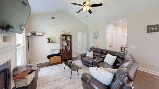 208 Laurel Trace Cir, Piedmont, SC 29673 - photo 2