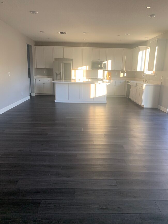 2011 Jalen St, Hollister, CA 95023 - photo 7