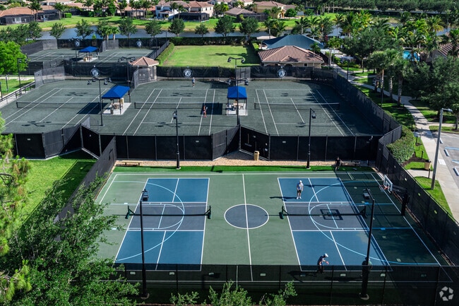 Riverstone residents can play basketball, pickleball, and tennis on Har Tru courts.