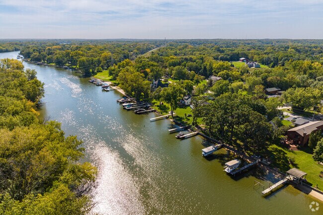 Colby Point is a laid-back Prairie Grove community near the western banks of the Fox River.