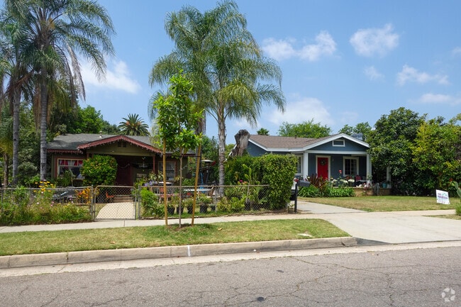 The streets of Normandie Heights wind past beautiful and cozy houses.