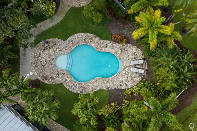 Many of the high-end homes in Campbell Acres have tropical landscaping and fancy pools.