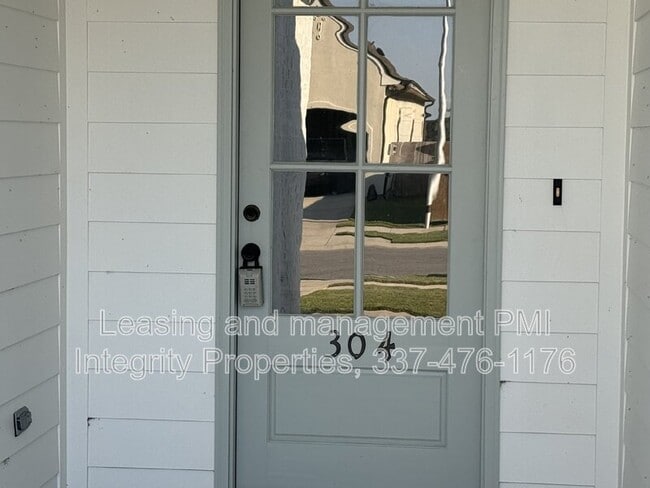 304 San Sebastian Dr, Youngsville, LA 70592 - photo 2