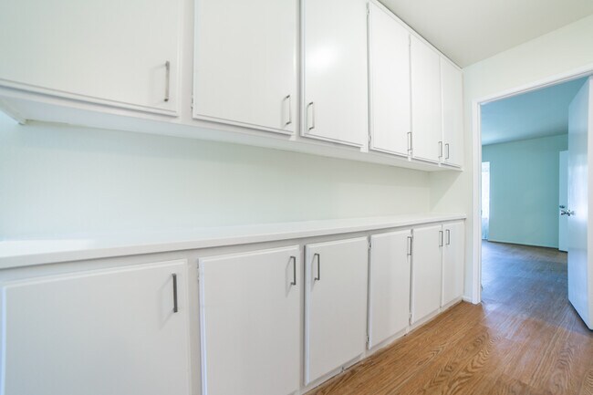 9743 Reseda Blvd unit Upstairs north bedro, Northridge, CA 91324 - photo 5