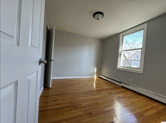 188 Lembeck Ave unit 2, Jersey City, NJ 07305 - photo 4