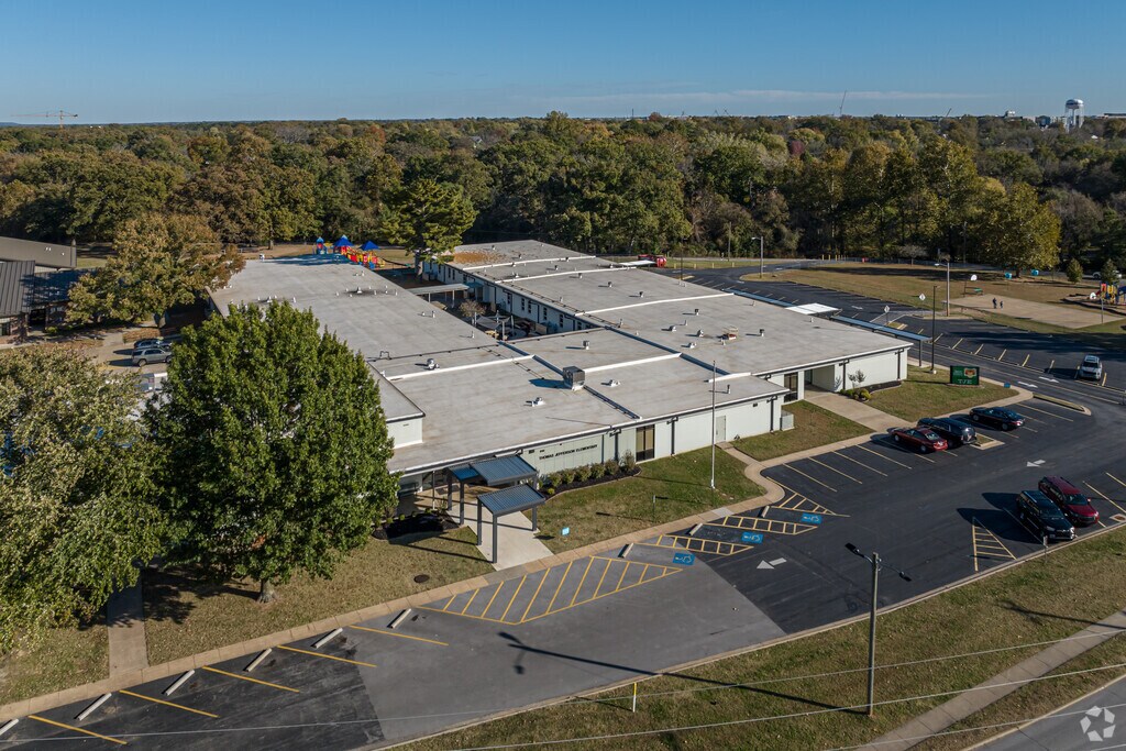 Thomas Jefferson Elementary School is located east of North Walton Boulevard.