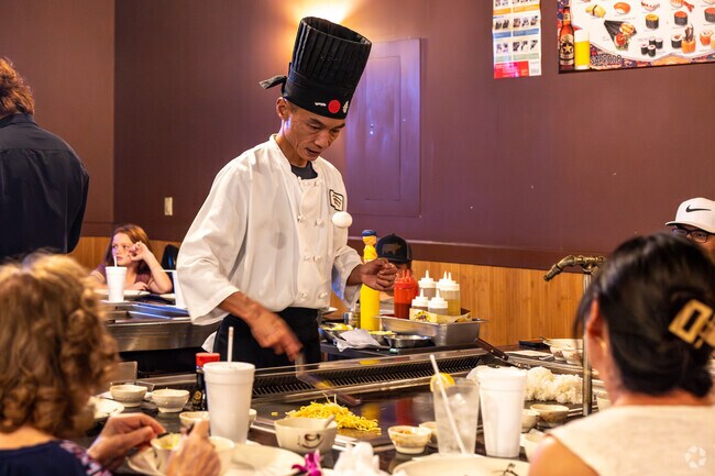 VKI Japanese Steakhouse features delicious food & entertaining chefs near the Village of Largo.
