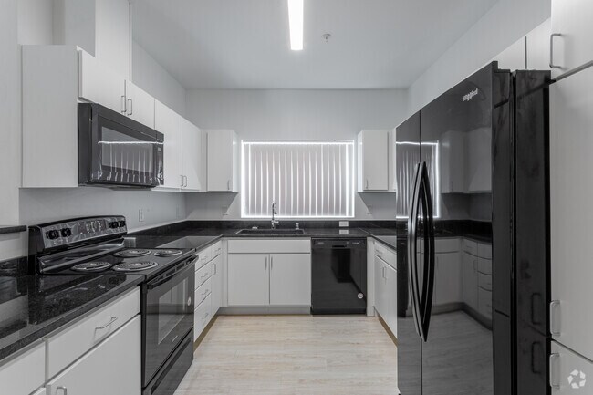 1BR, 1BA W/Den - 793SF