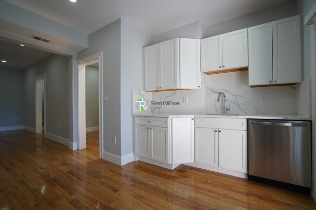 372 Beacon St unit 6, Somerville, MA 02143 - photo 5