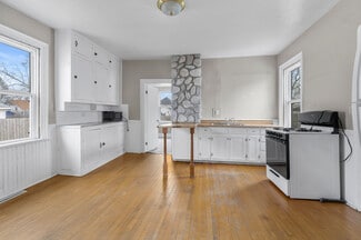 625 W 10th Ave, Oshkosh, WI 54902