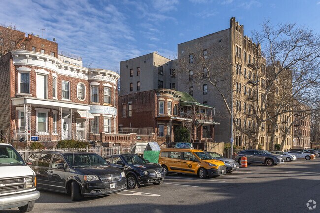 East street view of Congregation Ohr Menachem.