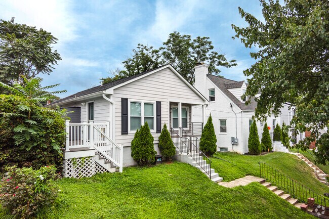 Bellevue's single family homes mostly  consist of cottages from the 1940's
