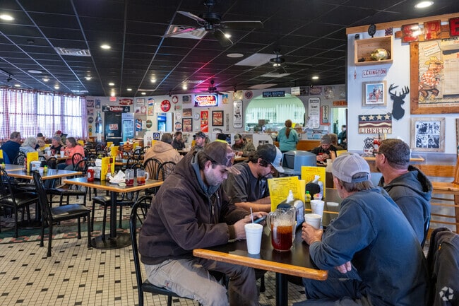 You can enjoy a great meal with friends at Speedy's in Lexington, NC.