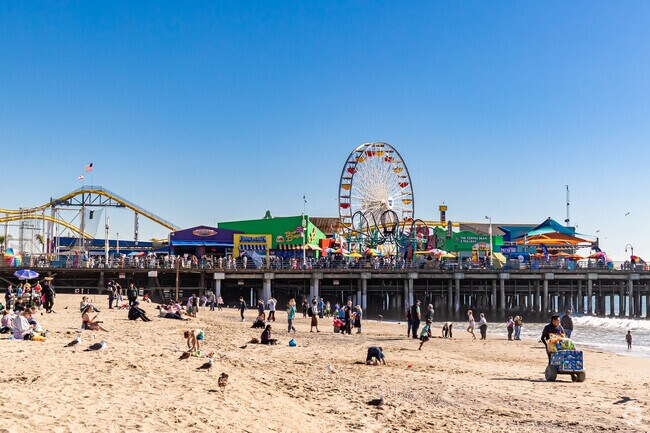Pico is a convenient neighborhood in Santa Monica, close to the beach and the ferris wheel.
