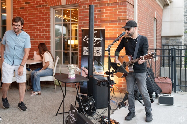 There are live music performances at End of Summer Celebration at Jazzboline in Snyder.
