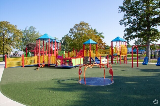Memorial Park playground offers family fun in Lebanon’s green space.