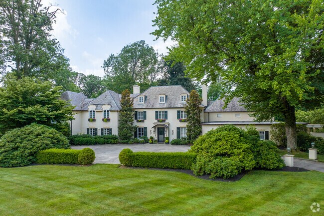 Villanova is comprised of large mansions and estates surrounded by trees.