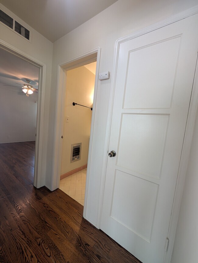 7026 Flight Ave unit 7026, Los Angeles, CA 90045 - photo 5