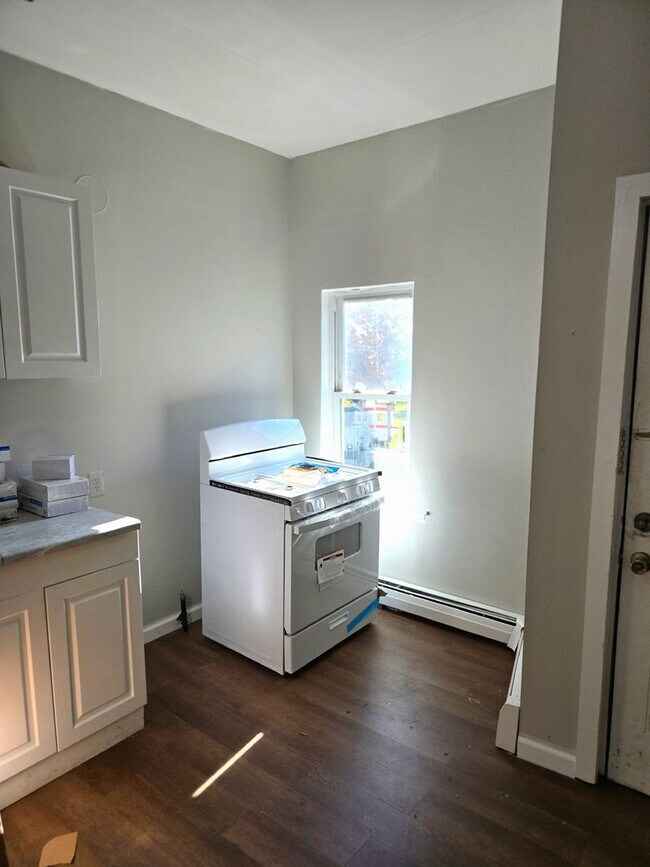 316 Hawkins St unit 1, Providence, RI 02904 - photo 3