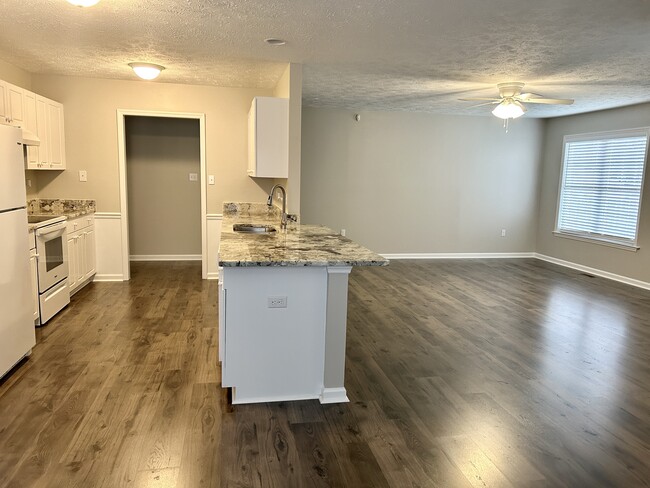 1130 Alexwood Dr, Hope Mills, NC 28348 - photo 4