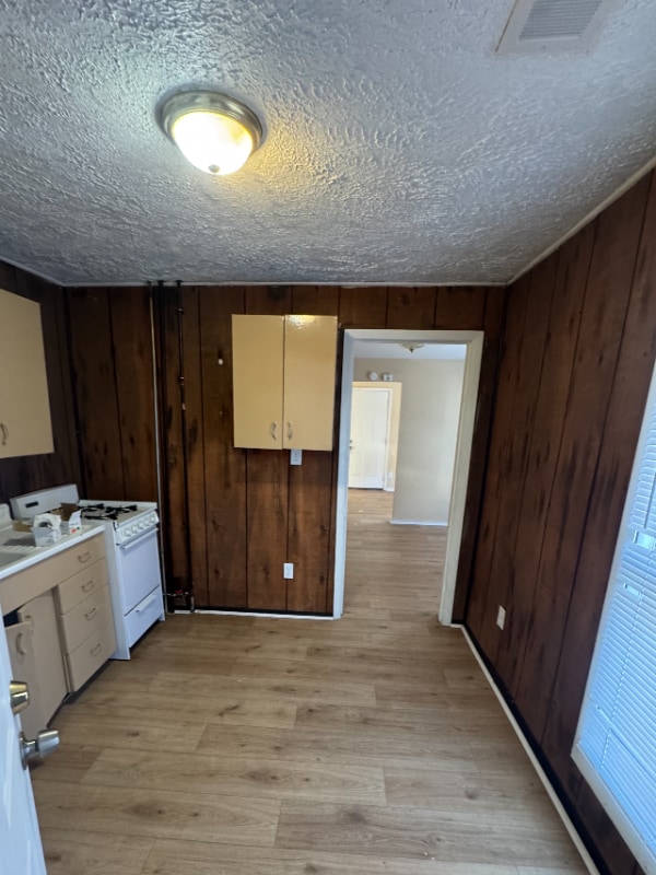1010 S 6th St Unit 4, Rockford, IL 61104