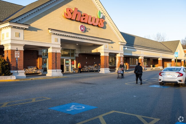 Grocery convenience at Shaws, Warwick. Lakewood's go-to supermarket spot!