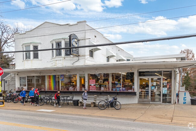 Hanneke's Westward Grocery is located in the heart of this neighborhood in Glendale.