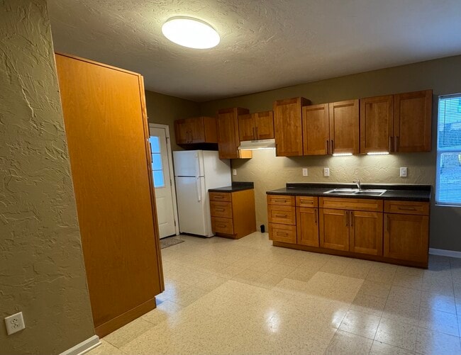 114 W Berkeley St, Uniontown, PA 15401 - photo 3