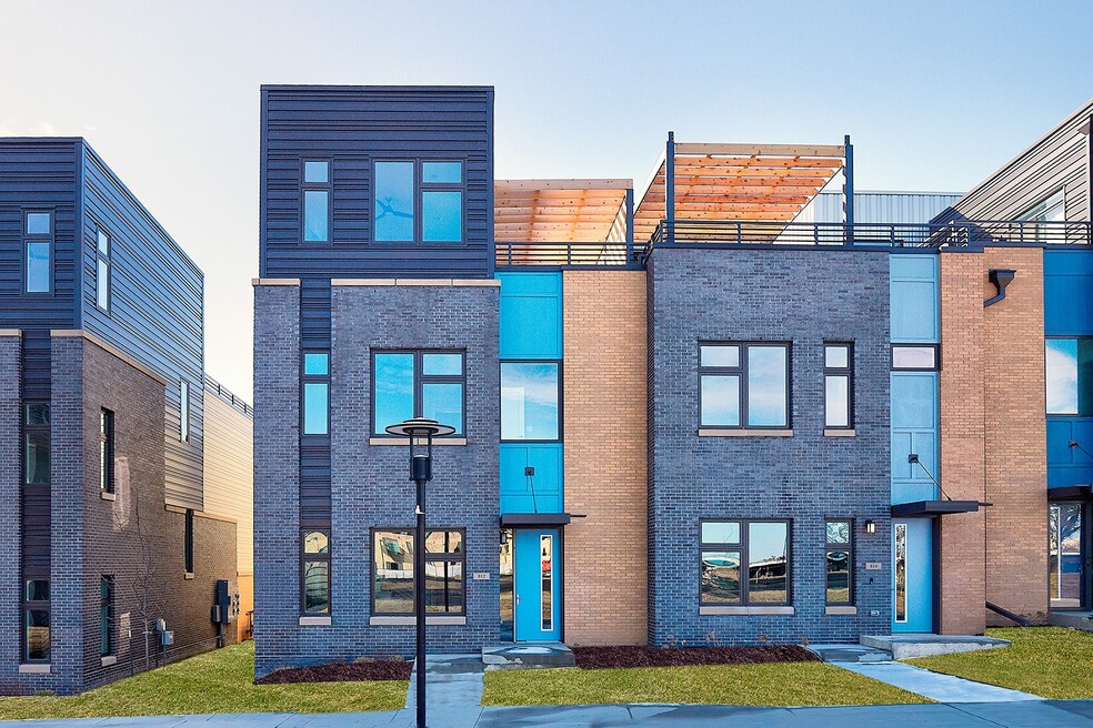 812 E 2nd St, Des Moines, IA 50309 - photo 1