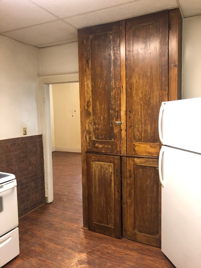 Kitchen Cabinet