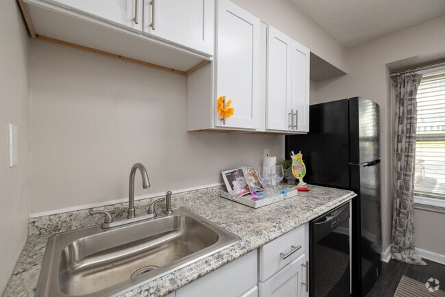 2BR, 2BA - 1,250SF - Kitchen
