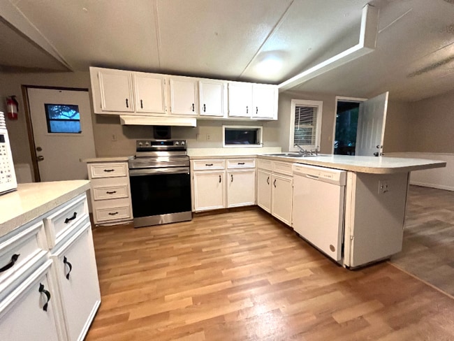 13297 Pecan Tree Dr, Willis, TX 77318 - photo 7