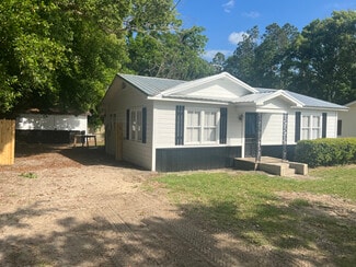 618 St Marys Dr, Waycross, GA 31501