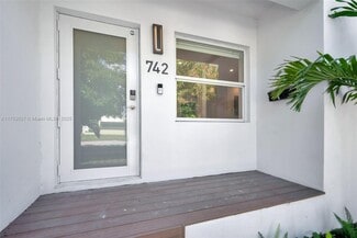 742 NE 81st St, Miami, FL 33138