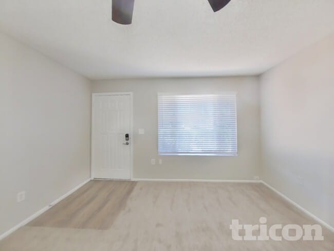 828 N Pine Ct, Gilbert, AZ 85233 - photo 2