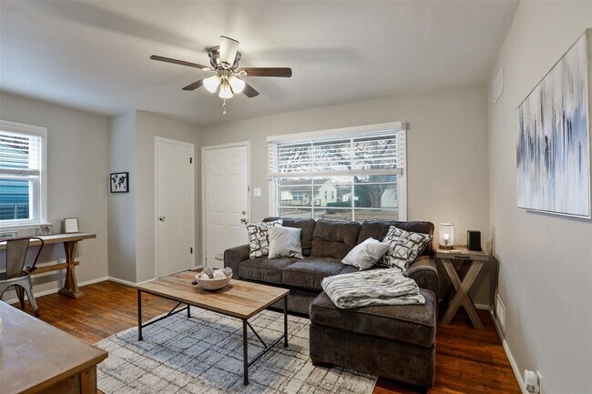 903 N Gregory St, Urbana, IL 61801 - photo 4