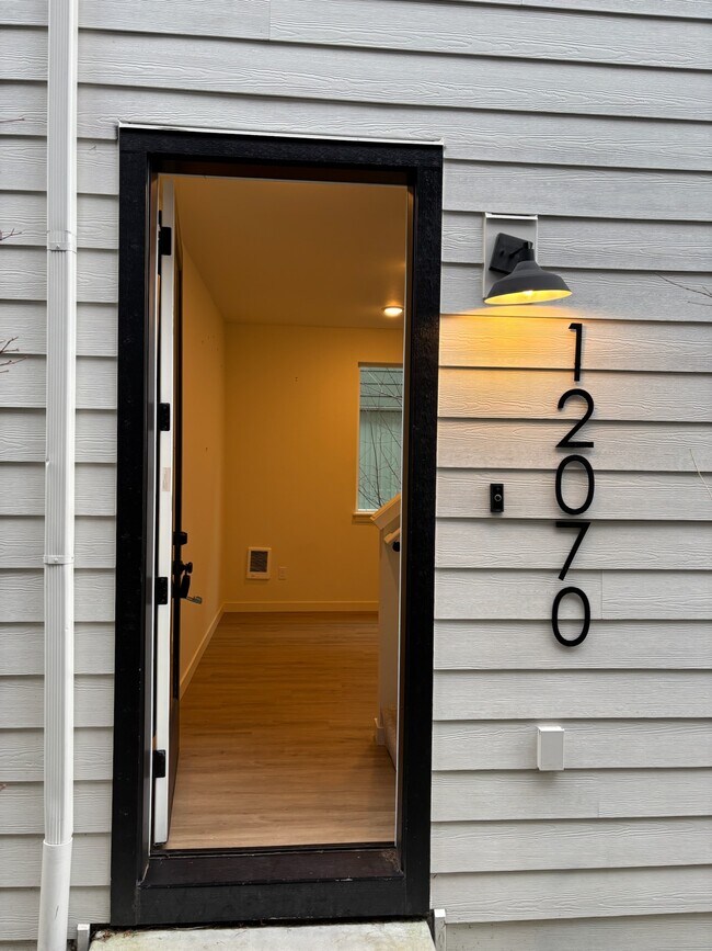 12070 SE Pine St unit Pine Street, Portland, OR 97216 - photo 5