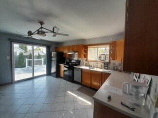 198 Oak Neck Rd, West Islip, NY 11795