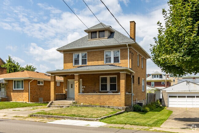 Four Square homes can bee seen all throughout East Carnegie.