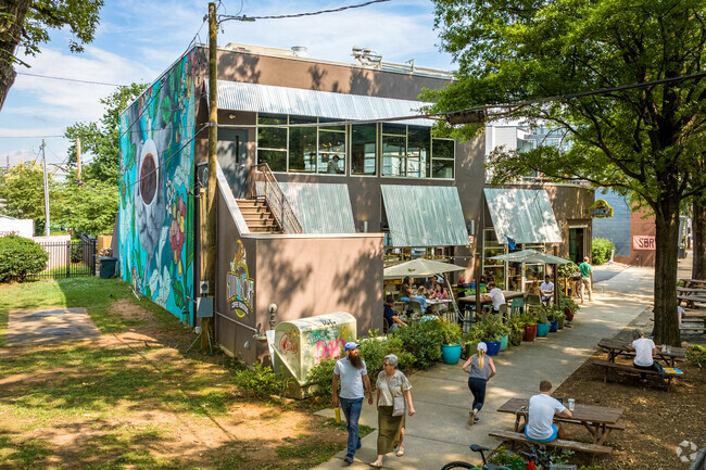 Locals of Commonwealth enjoy walking to many of the popular restaurants.