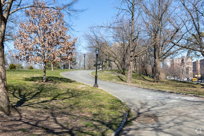 Franz Sigel Park offers walking trails