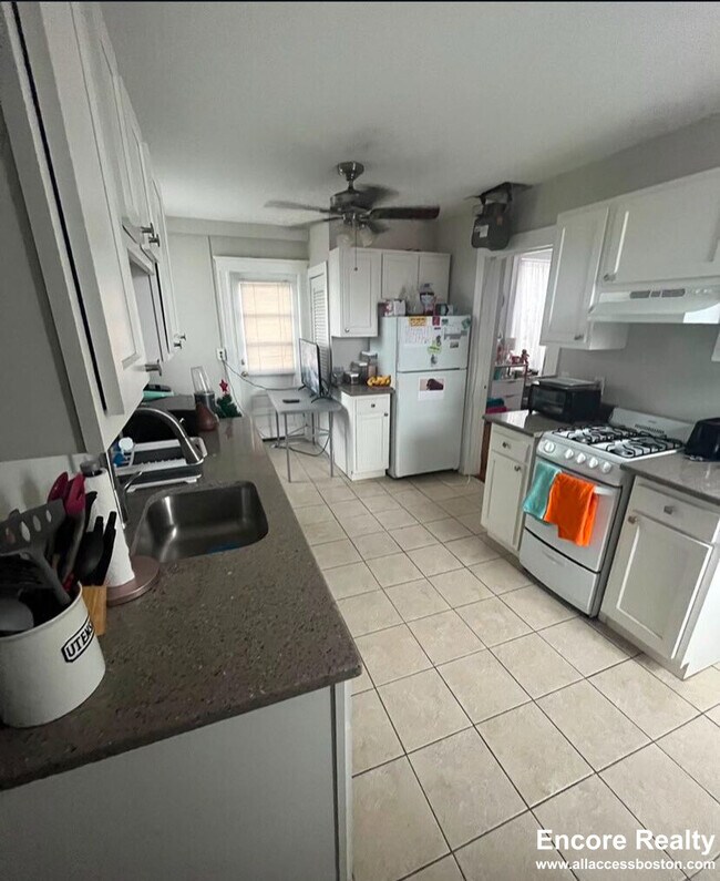 224 Hanover St unit 26, Boston, MA 02113 - photo 6