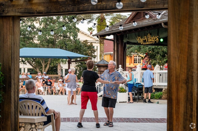 Winifred Villagers enjoy live entertainment at Lake Sumter Landing 365 nights a year.
