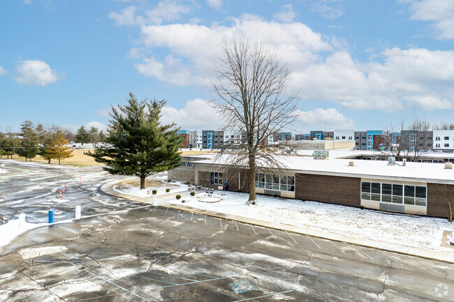 15% of teachers at Parkwood Elementary School are in their first or second year.