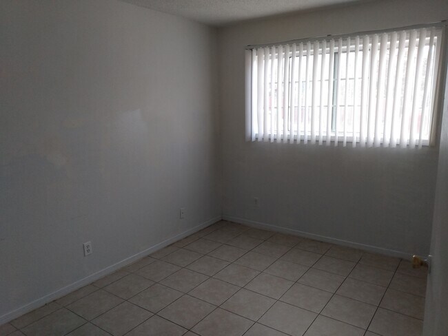 3720 E Clay Ave unit D, Fresno, CA 93702 - photo 6