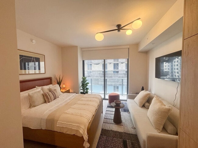 11 NE 6th St unit ID1373691P, Miami, FL 33132 - photo 3