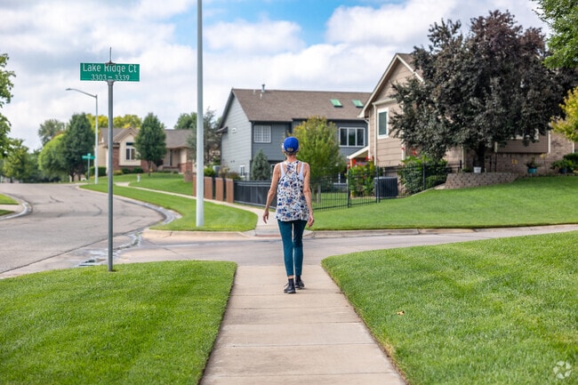 There are plenty of sidewalks and paths throughout Avalon Park.