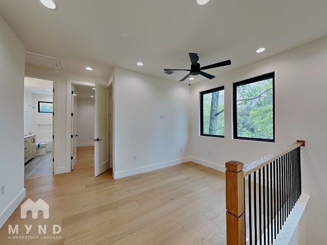 1119 Mahan Dr, Austin, TX 78721 - photo 7