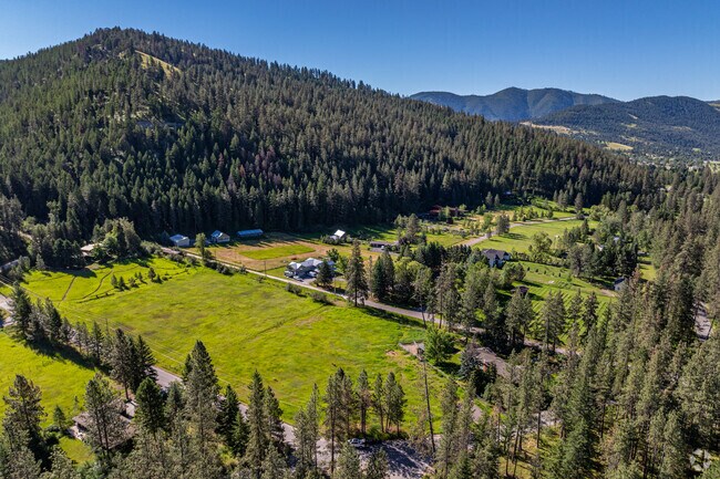 Upper Rattlesnake boasts epic scenery at nearly every angle.