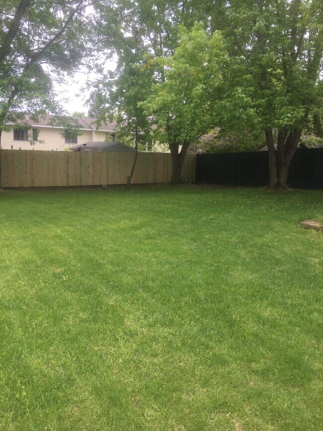 9092 Goldenrod Ln N, Maple Grove, MN 55369 - photo 2